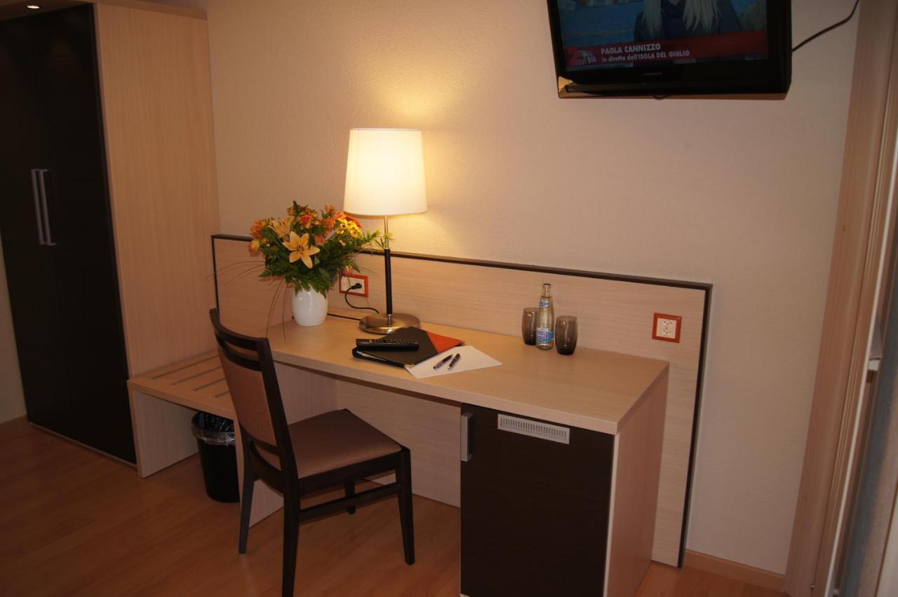 אבאנשס Hotel Lacotel מראה חיצוני תמונה